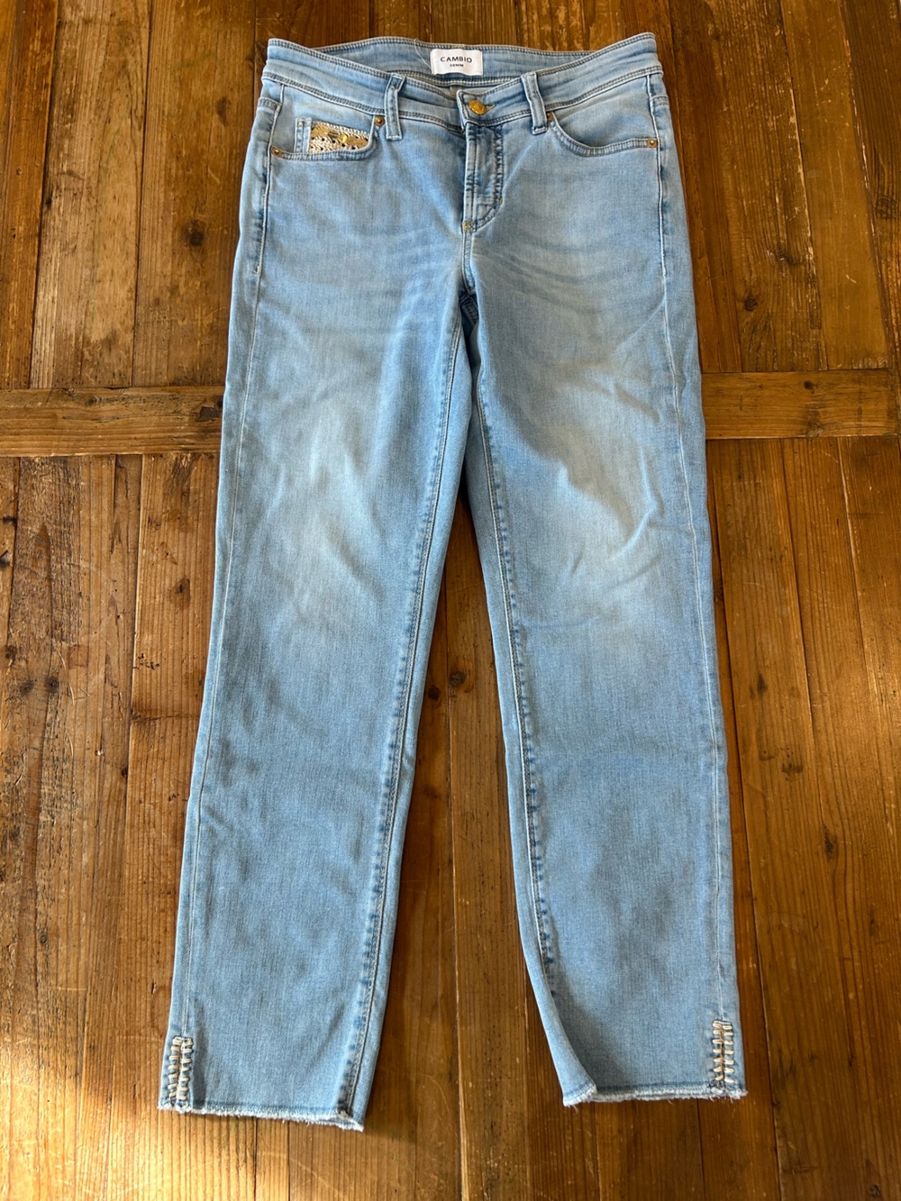 Women's Light Blue Cropped Jeans – Classic Slim Fit